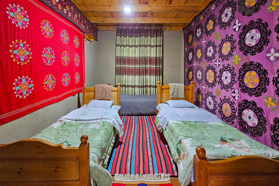 Uzbek Handicrafts: Nurata Embroidery Uzbek Handicrafts: Nurata Embroidery