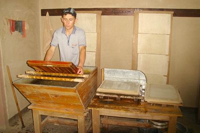Fábrica de papel Meros en la cercanía de Samarcanda
