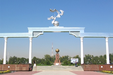 Ezgulik-Bogen, Mustakillik-Platz, Taschkent