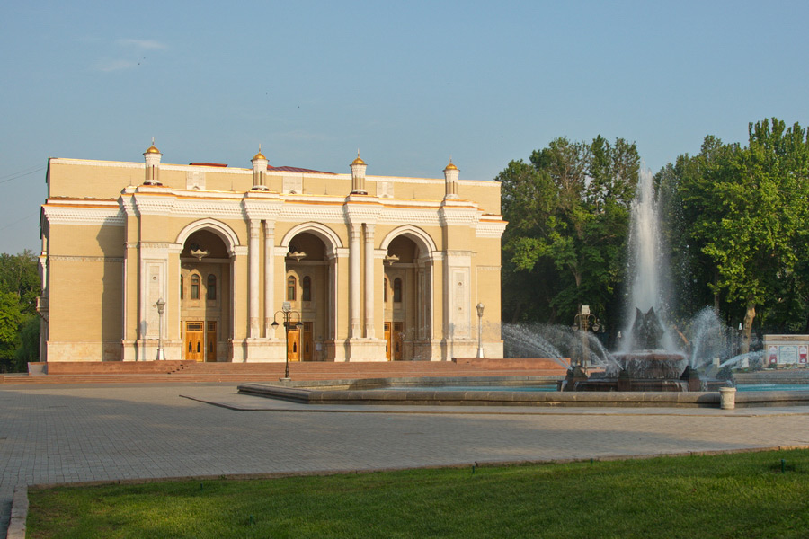 Things to Do in Tashkent - Watch the performance at Alisher Navoi Theater