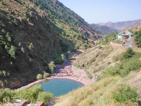 Damm am Fluss Kattasay