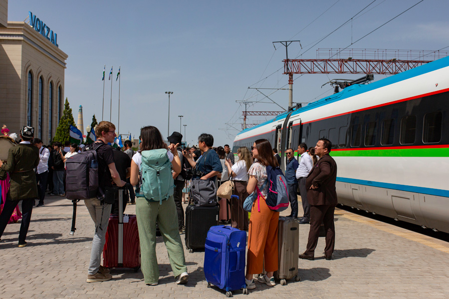 Jaloliddin Manguberdi High-Speed Train, Uzbekistan Jaloliddin Manguberdi High-Speed Train, Uzbekistan