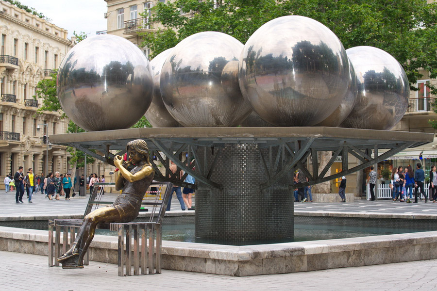 Plaza de la Fuente, Bakú