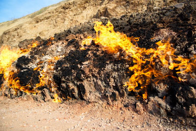 Monte Yanar Dag cerca de Bakú