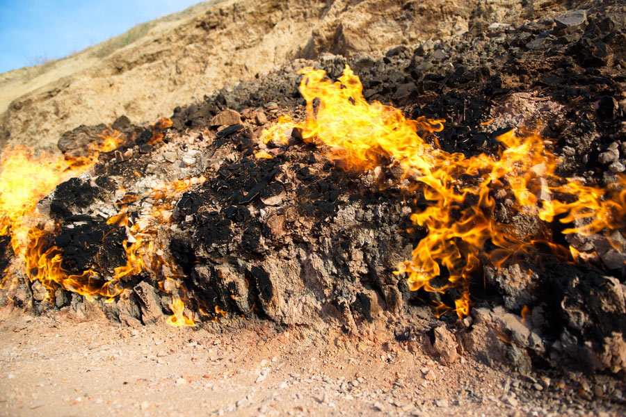 Monte Yanar Dag cerca de Bakú