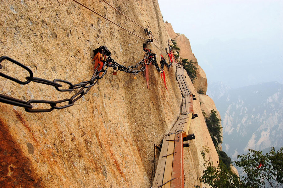 Dangerous walkway at Top of Mount Huashan Dangerous walkway at Top of Mount Huashan, Fascinating Facts About China