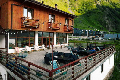 Терраса, Гостиница Alpenhaus Kazbegi Hotel & Restaurant