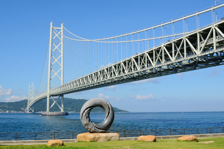 Akashi Kaikyo Bridge leading to Kobe, Getting to Kobe