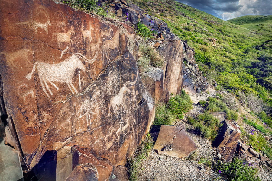 Top 15 Attractions in Kazakhstan: Petroglyphs of Tanbaly