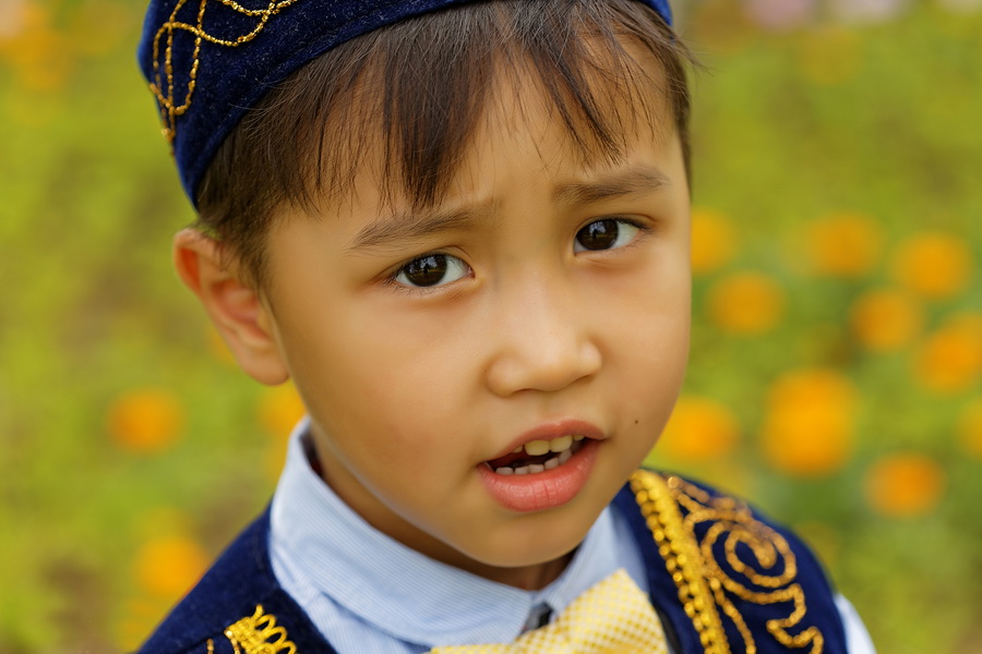 kazakh people blue eyes