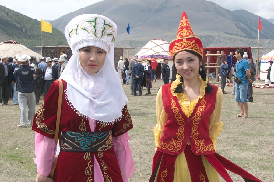 Национальная одежда киргизии фото