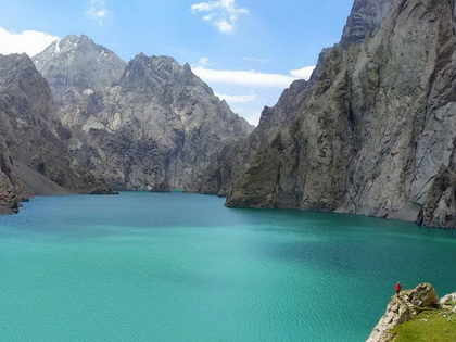 Trekking Tour to the Lake Kel-Suu