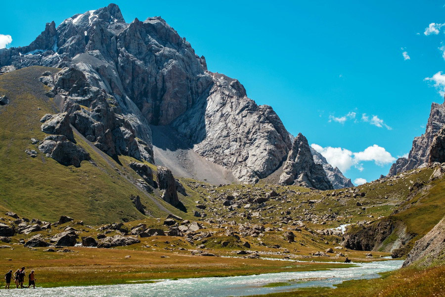 Hiking to Kel-Suu Lake