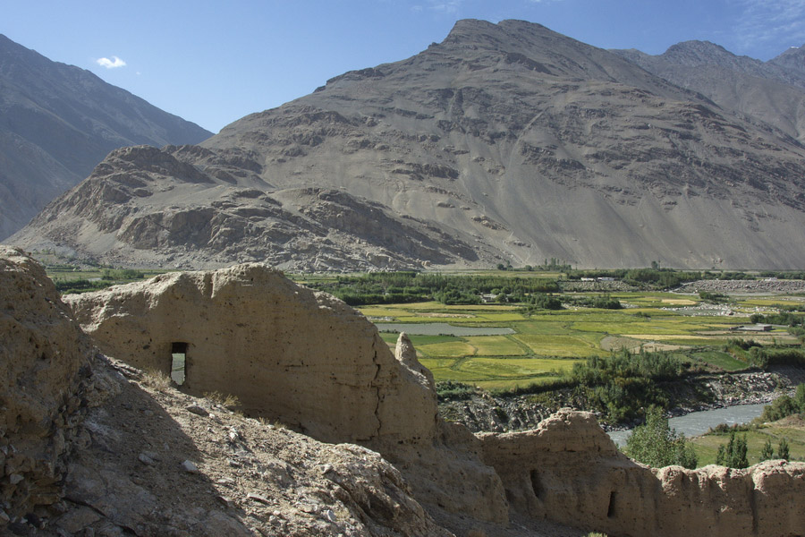 The Awe-Inspiring Fortresses of Pamir, Caravanistan