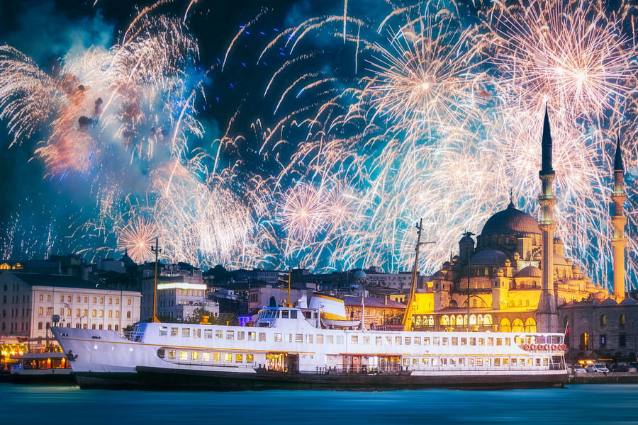 New Year’s Eve Party on a Cruise with Fireworks, Istanbul, Turkey’s New Year’s Eve Clubs and Parties