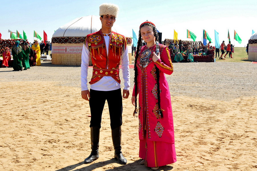 Туркменский национальный костюм женский и мужской