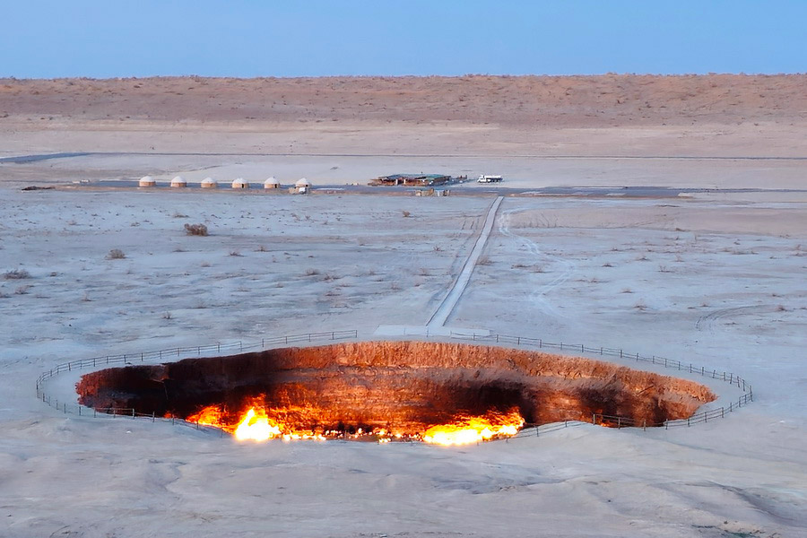 Darvaza Yurt Camp, Darvaza Gas Crater