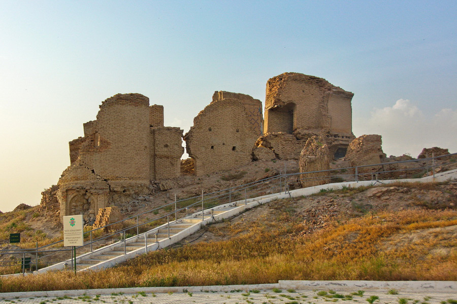 Top 10 Sehenswürdigkeiten in Turkmenistan: Die Seyitjemaliddin-Moschee