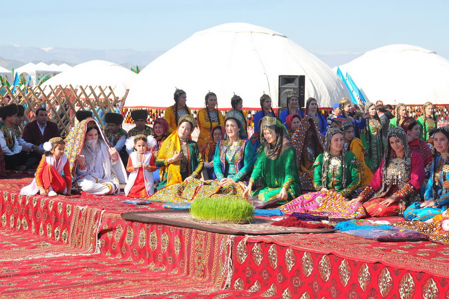 National Turkmen clothes - part of the culture and education