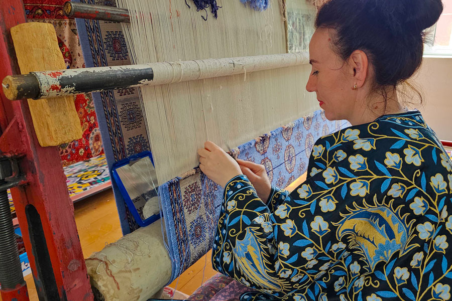 Silk Carpet Factory Hudjum, Samarkand Silk Carpet Factory Hudjum, Samarkand, Carpet Weavers and Embroiderers of Uzbekistan
