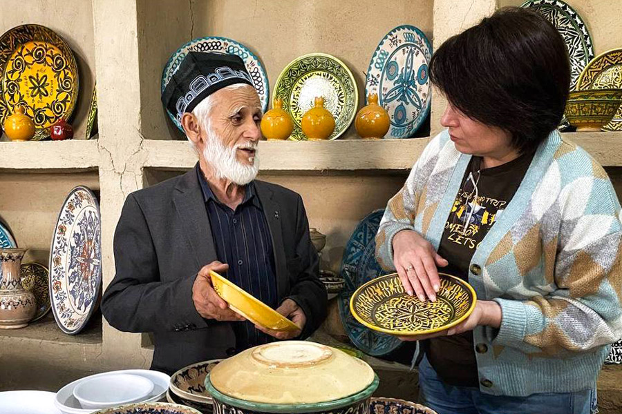 Mirzabakhrom Abduvahabov, Master Potter, Andijan Mirzabakhrom Abduvahabov, Master Potter, Andijan