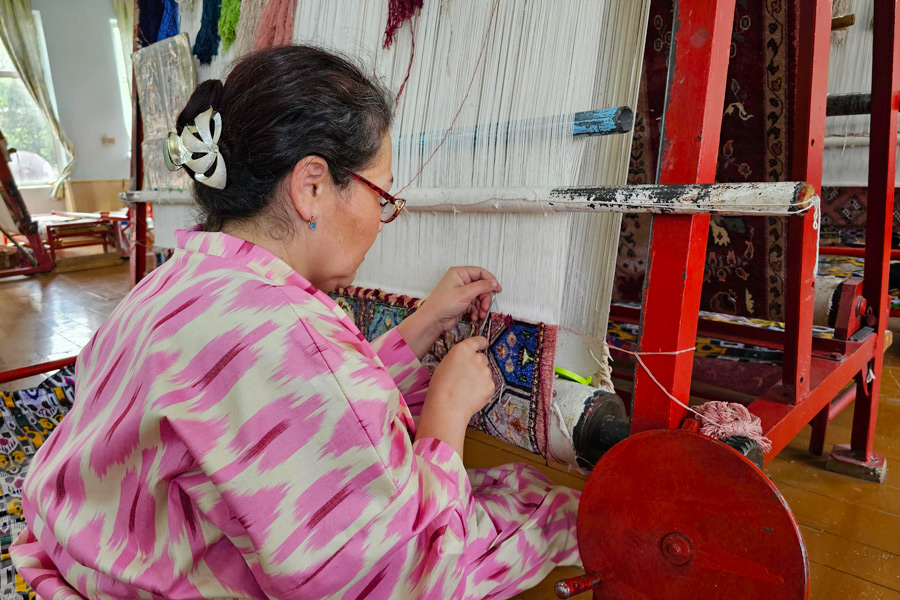 Carpet Weaving in Uzbekistan Uzbek Arts and Crafts: Carpet Weaving in Uzbekistan