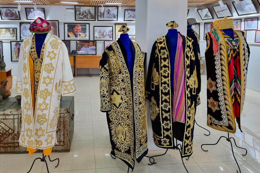 Gold Embroidery in Uzbekistan Uzbek Arts and Crafts: Gold Embroidery in Uzbekistan