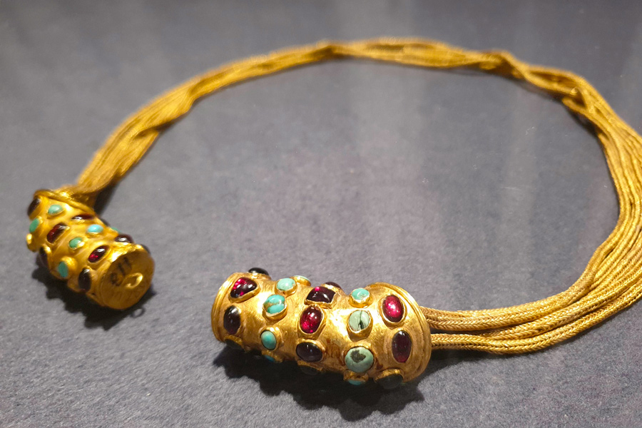 Jewelry Art of Uzbekistan Uzbek Arts and Crafts: Jewelry Art of Uzbekistan