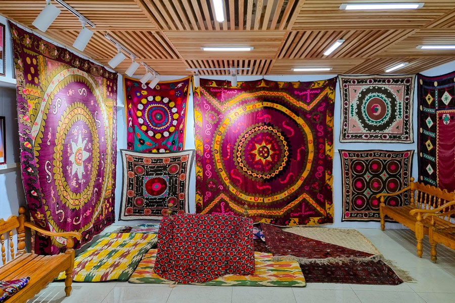 Uzbek Embroidery: Suzani Uzbek Arts and Crafts: Uzbek Embroidery: Suzani