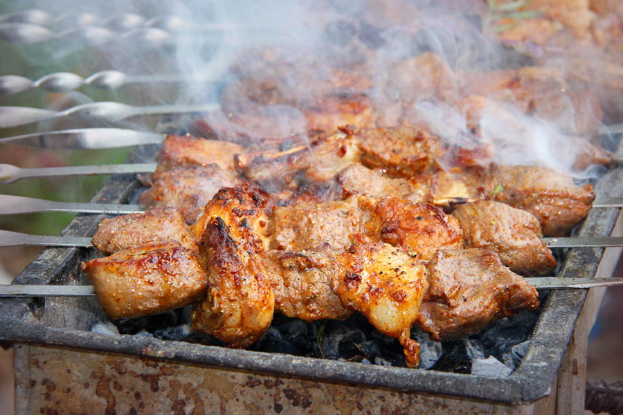 Uzbek meat dish: shashlik (kebab) Uzbek meat dish: shashlik (kebab)