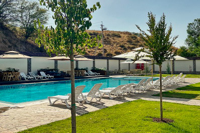 Outdoor pool, Pana Hotel