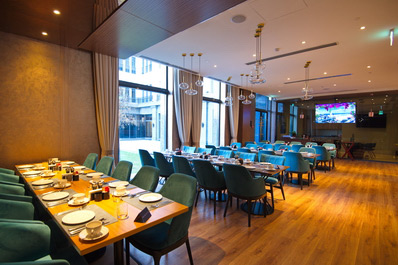 Restaurant, Crowne Plaza Hotel