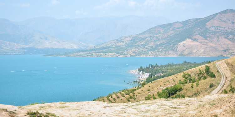 Réservoir de Tcharvak, Ouzbékistan