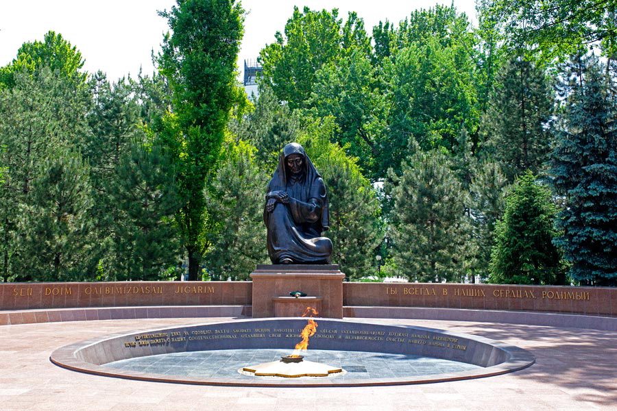 Monument of a Mourner Mother and Eternal Flame, Tashkent