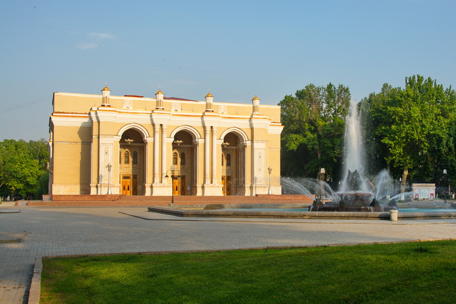 Alisher Navoiy Theatre, Tashkent