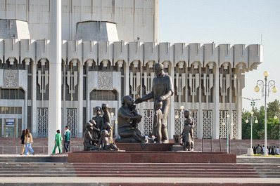 Monument to Shamahmudov