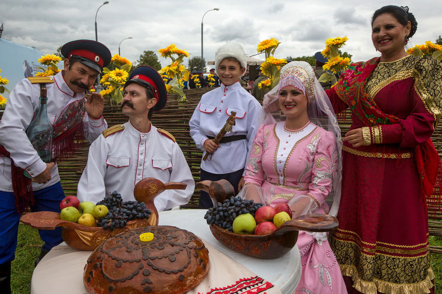Russian Wedding Traditions